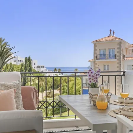 Estudio Medina Garden 232